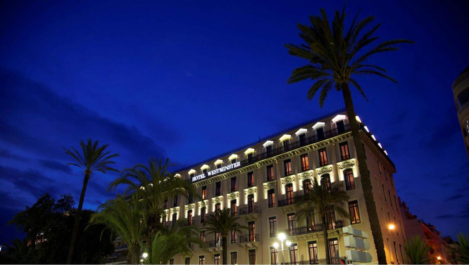 Façade de Nuit Westminster Hotel Spa Nice Promenade des Anglais